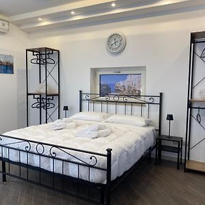 Frame Room